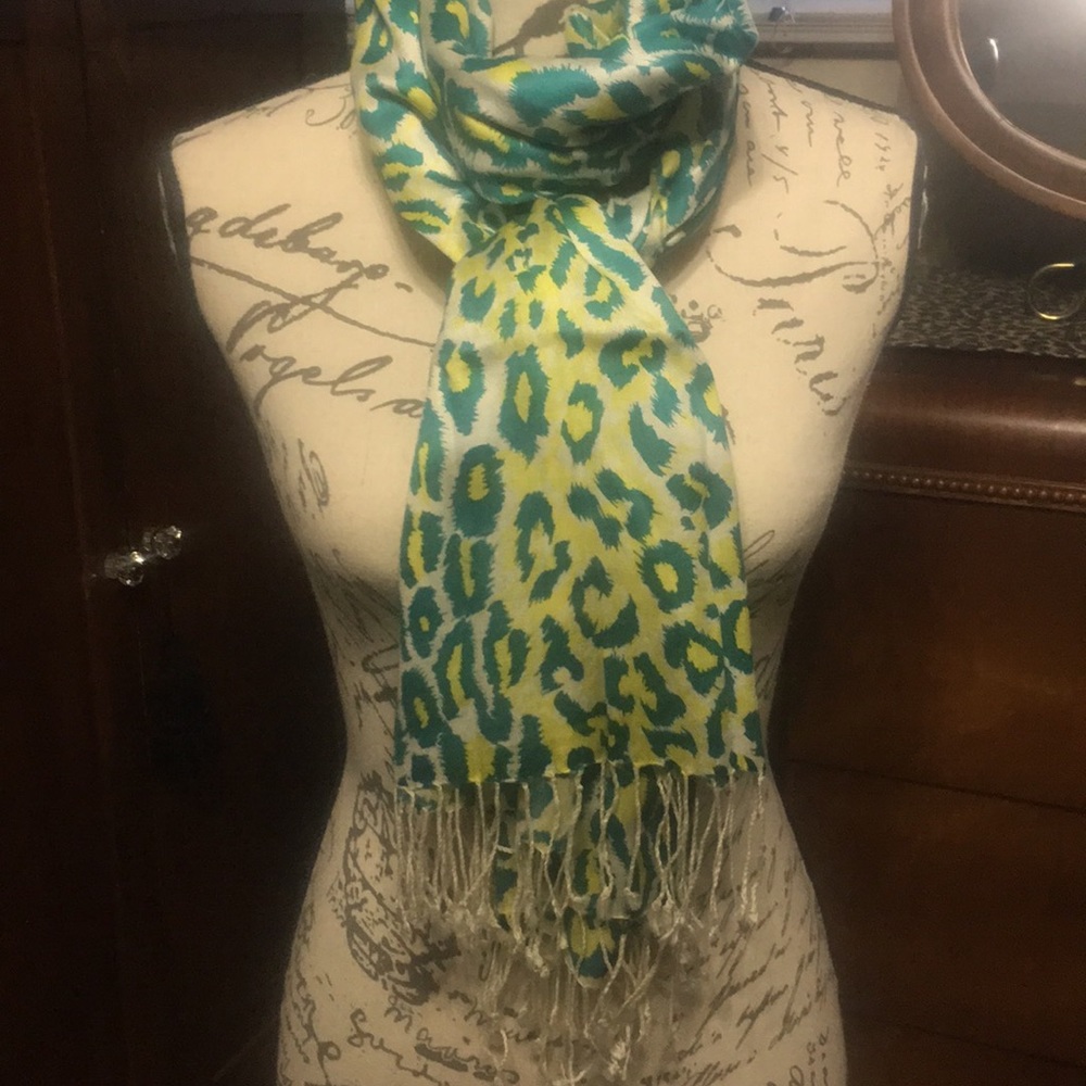 BCBG MAXAZRIA leopard print w/fringe scarf.